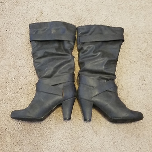 Grey boots with buckles - Picture 5 of 7